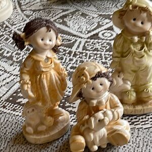 Vintage Greenbrier figurines with lil farm pets. Set of 3. Polystone. Mint !!!!